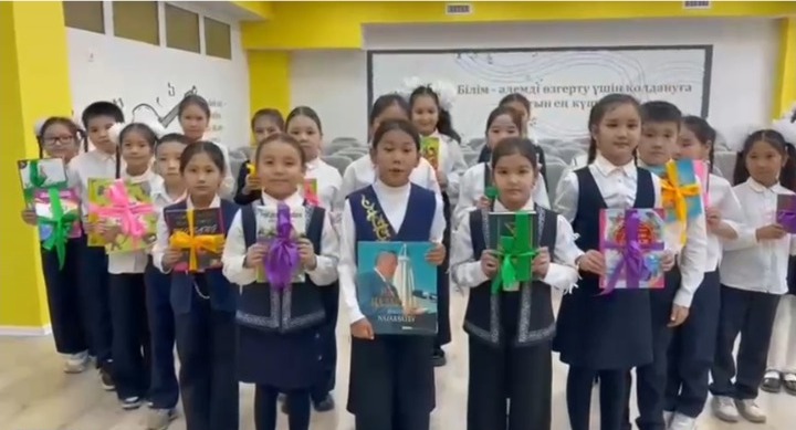 «Кітап сыйла» челенджі